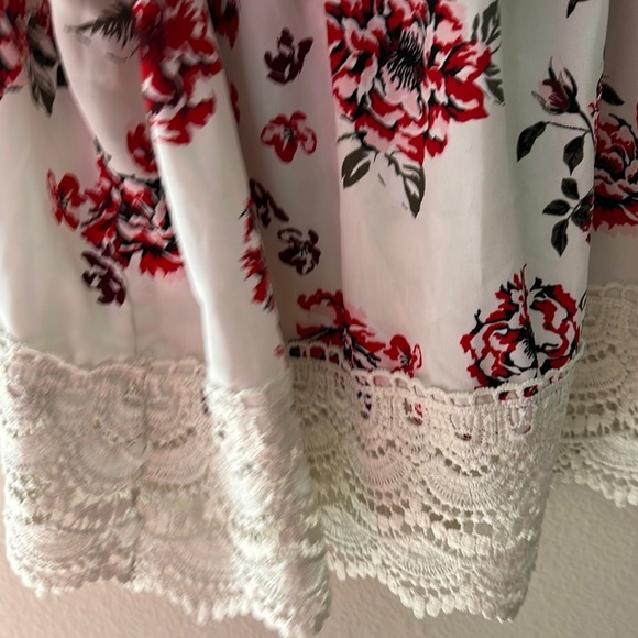 No Boundaries Red and White Ruffled Floral Blouse - Picture 4 of 5